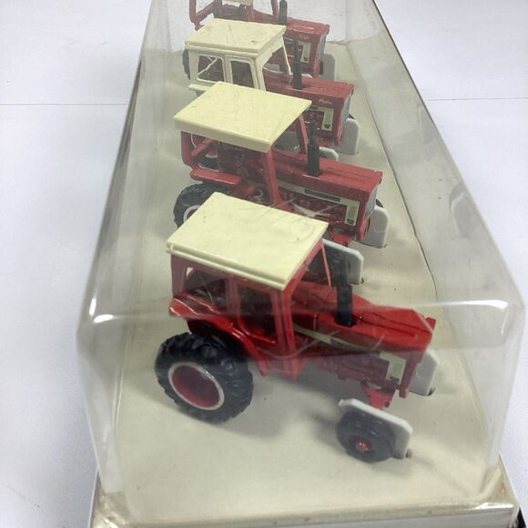Ertl IHC 66 Series Tractor Set 1991 1/64 Scale - Picture 9 of 15